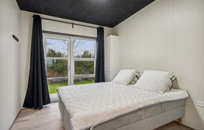 3 bedrooms, travel cot, free WiFi