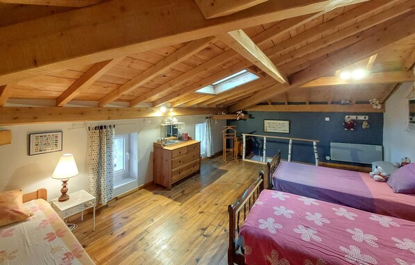 2 camere, culla da viaggio, lenzuola