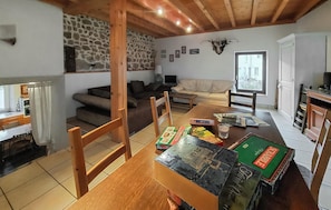 Fireplace, foosball, stereo - 2 bedroom amazing home in Bas-en-Basset (Bas-en-Basset)