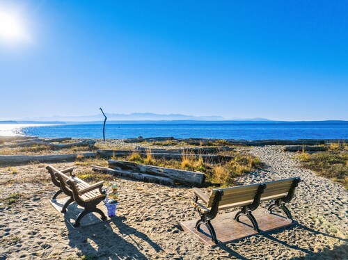 Pirates Perch I Whidbey I Hot Tub I King Bed
