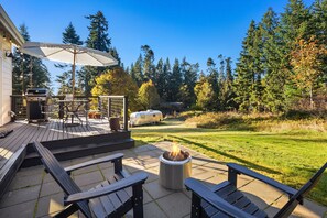 Outdoor dining - Pirates Perch I Whidbey I Hot Tub I King Bed (Freeland)