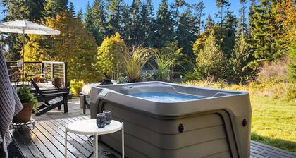 Pirates Perch I Whidbey I Hot Tub