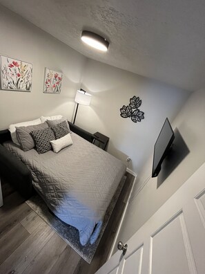 2 Schlafzimmer, Reisekinderbett, WLAN, Bettwäsche