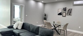 N E W Spacious Prime DT 1 Bedroom Apt w Office