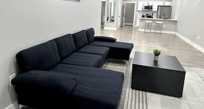 N E W Modern 1 Bedroom RARE Apt w office space
