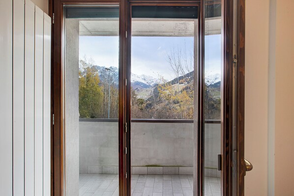 Interior - Apartment 'Le Sorgenti' with Mountain View, Shared Garden and Balcony (Valdisotto)