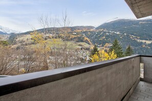 Property grounds - Apartment 'Le Sorgenti' with Mountain View, Shared Garden and Balcony (Valdisotto)