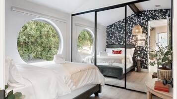 9 bedrooms, iron/ironing board, free WiFi, bed sheets