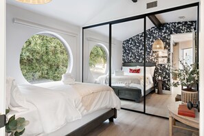 9 quartos, ferros/tábuas de passar roupa, Wi-Fi de cortesia