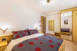 3 bedrooms, iron/ironing board, free WiFi, bed sheets