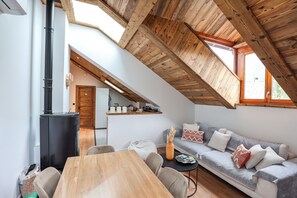 TV - Chalet "Laltizoard" with Mountain View, Shared Heated Pool and Wi-Fi (Briançon)