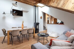 TV - Chalet "Laltizoard" with Mountain View, Shared Heated Pool and Wi-Fi (Briançon)