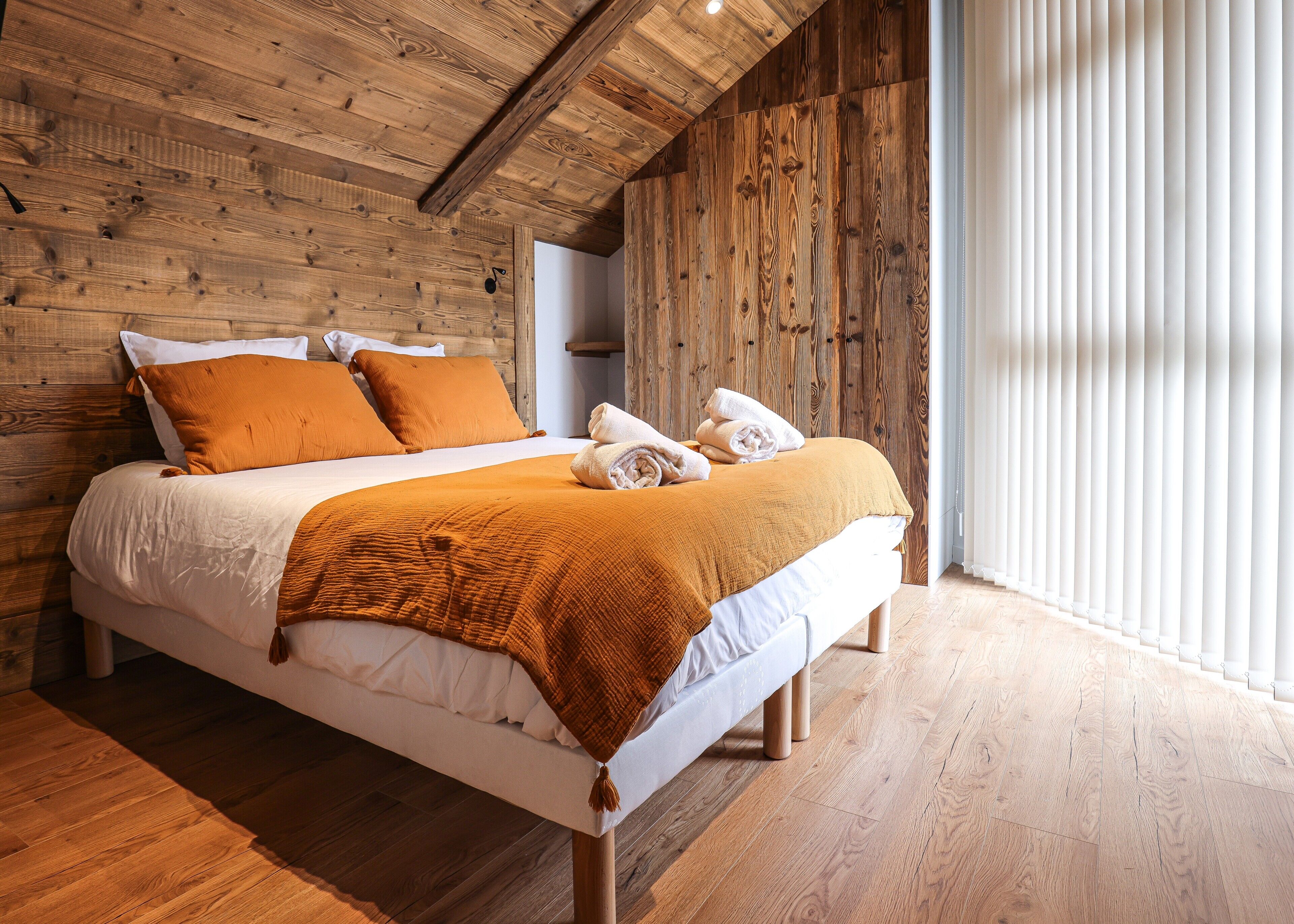 3 slaapkamers, een strijkplank/strijkijzer, gratis wifi, beddengoed