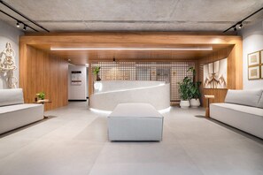 Premium Quadruple Room | Lobby - Way Bossa por Carpediem (João Pessoa)