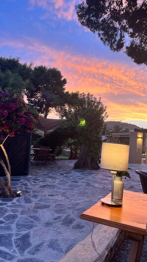 Outdoor dining - Finca Can Toni – Comfortable Finca near Ibiza Town (Sant Jordi / Ibiza)