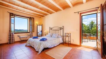 5 Schlafzimmer, BĂŒgeleisen/BĂŒgelbrett, kostenloses WLAN, BettwĂ€sche