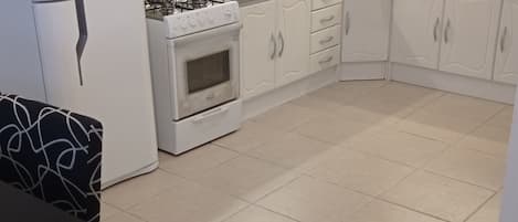 Fridge, microwave, oven, coffee/tea maker