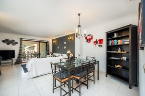 3 chambres, fer et planche à repasser, Wi-Fi gratuit, draps fournis