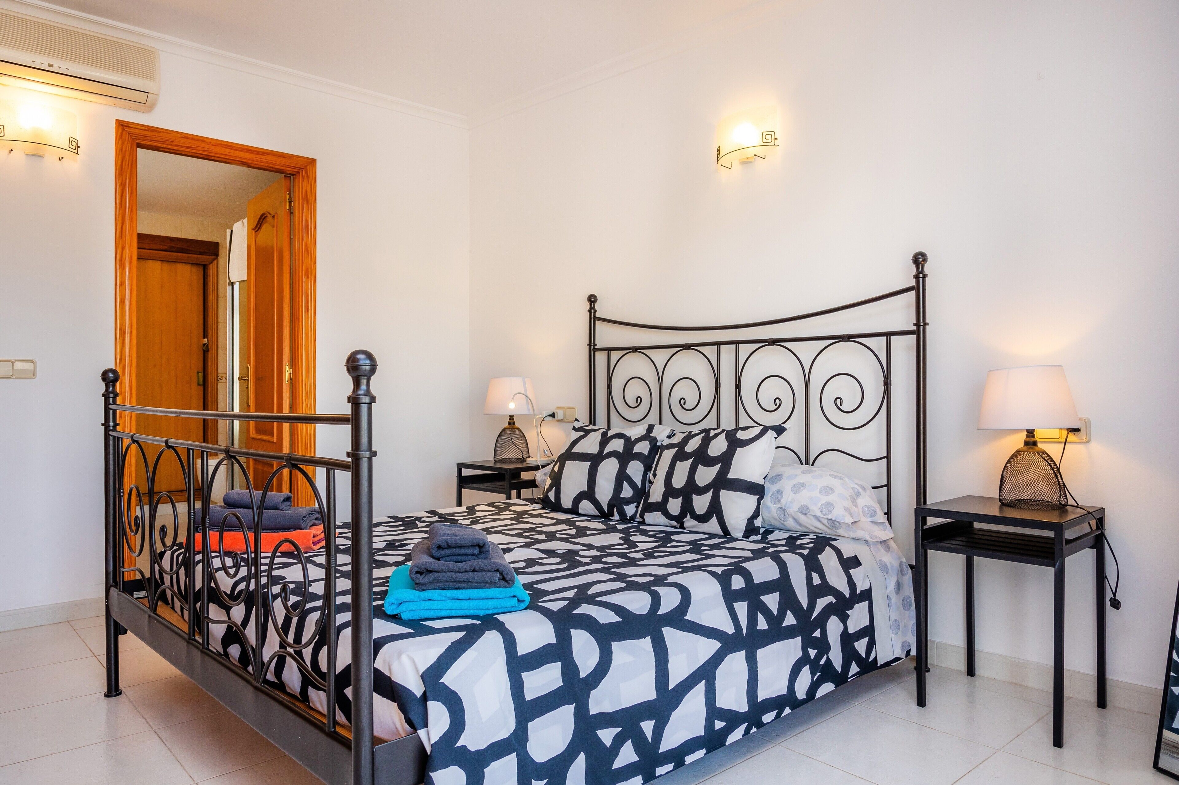 3 bedrooms, iron/ironing board, free WiFi, bed sheets