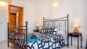 3 bedrooms, iron/ironing board, free WiFi, bed sheets