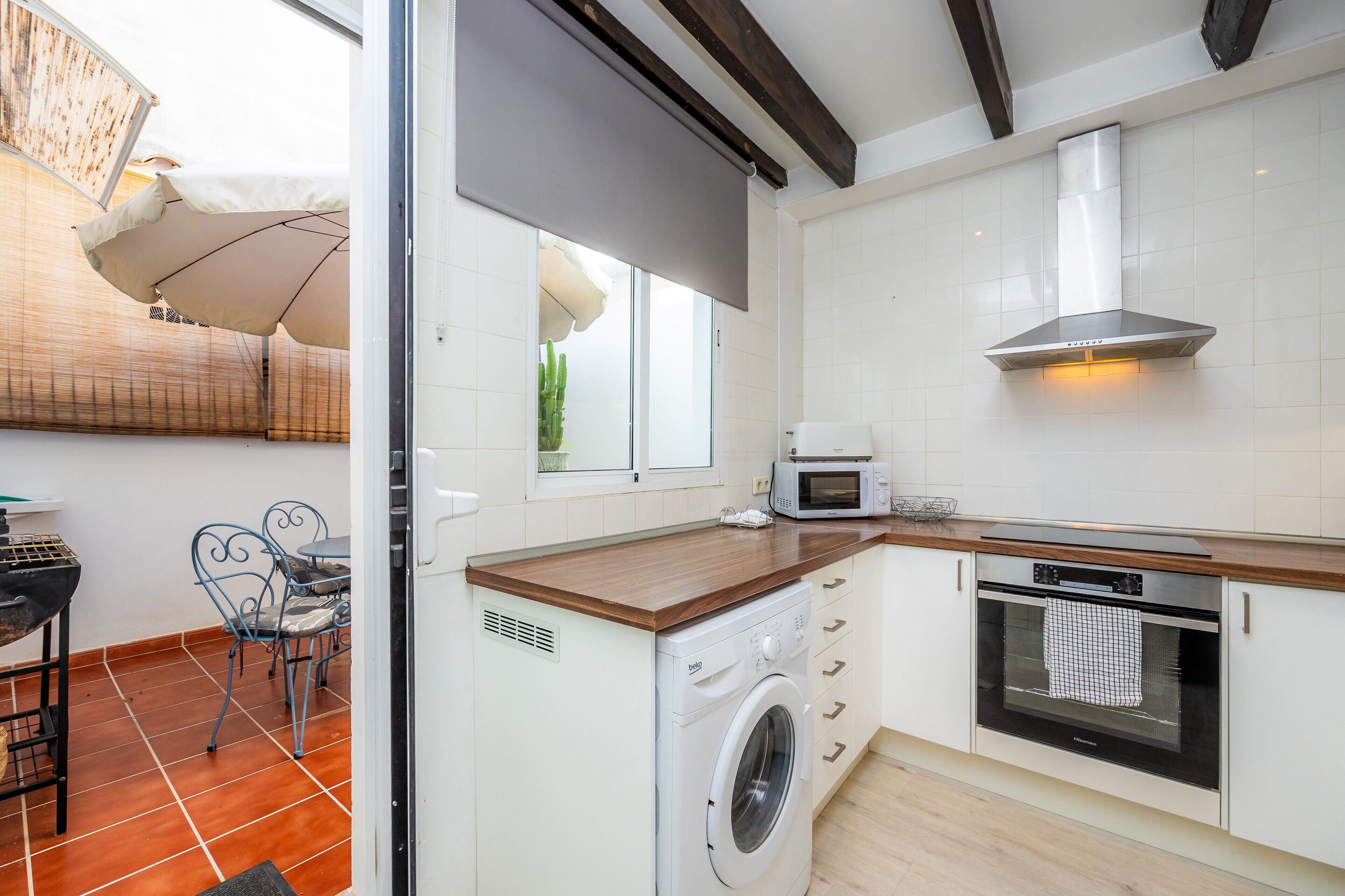 Frigorífico, microondas, horno y placa de cocina