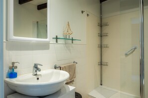 Shower, towels