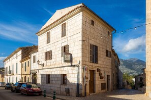 Exterior - Apartment 'Can Roses' with Private Terrace, Wi-Fi and Air Conditioning (Moscari)