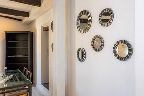 Interior - Apartment 'Can Roses' with Private Terrace, Wi-Fi and Air Conditioning (Moscari)
