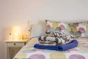 1 bedroom, iron/ironing board, free WiFi, bed sheets - Edificio duplex can roses (Moscari)