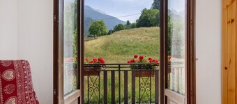 Holiday Home 'Le Cré Appartamento 2' with Mountain View, Shared Garden and Wi-Fi