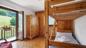 1 bedroom, free WiFi, bed sheets