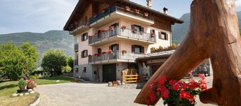 Holiday Home 'Le Cré Appartamento 3' with Mountain View, Shared Garden and Wi-Fi