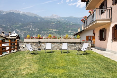 Property grounds. Holiday Home 'Le Cré Appartamento 3' with Mountain View, Shared Garden and Wi-Fi