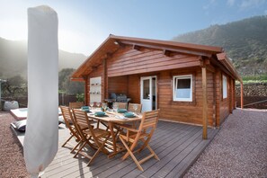 Outdoor dining - 'Cabaña Juanito Del Roque' with Sea View, Private Terrace and Wi-Fi (Valsequillo)