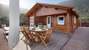 Outdoor dining - 'Cabaña Juanito Del Roque' with Sea View, Private Terrace and Wi-Fi (Valsequillo)