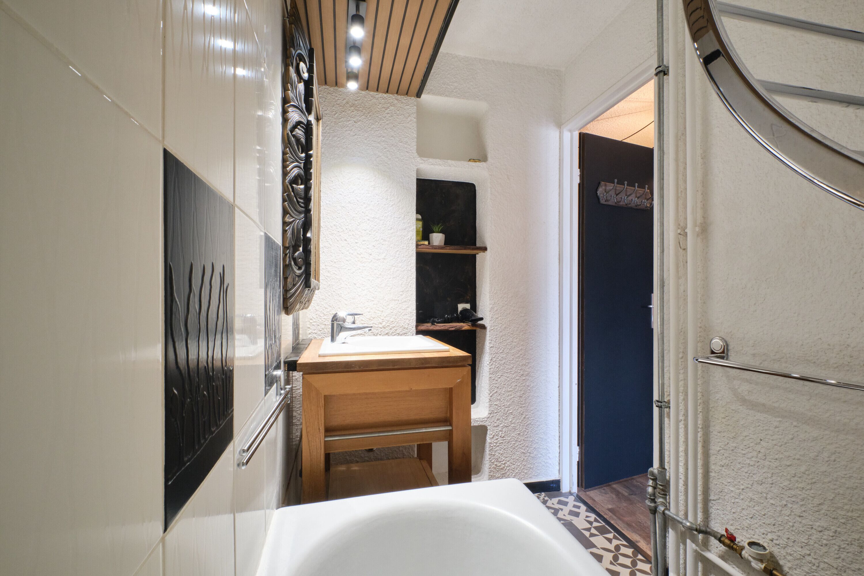 Een douche, een haardroger, handdoeken