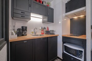 Refrigerador, microondas, parrilla de estufa y lavavajillas 