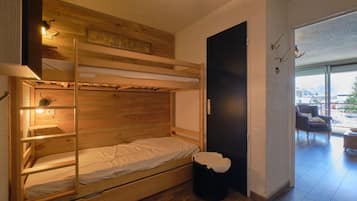 1 habitación y ropa de cama