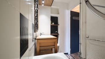 Ducha, secador de pelo, toallas