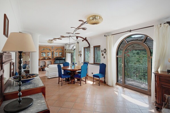 Interior - Villa 'Simba' with Sea View, Wi-Fi and Air Conditioning (Massa Lubrense)