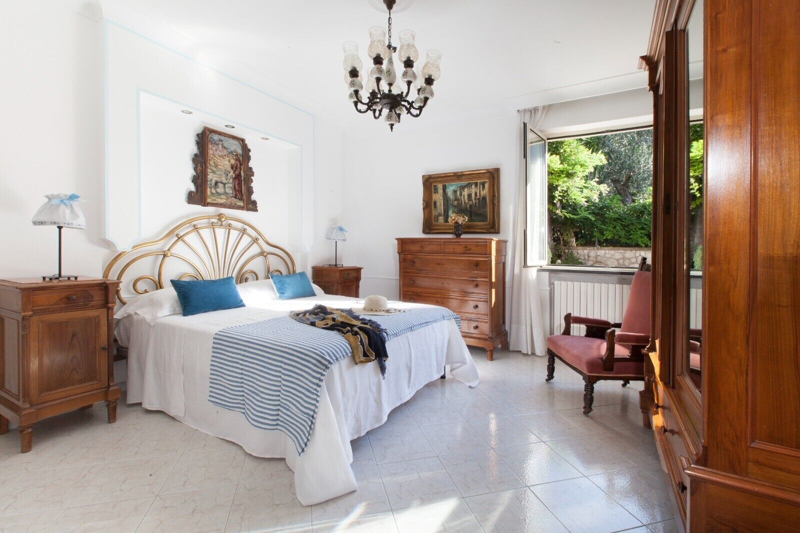 3 bedrooms, iron/ironing board, free WiFi, bed sheets