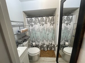 Bathroom - Room by the Lake (Maitland)