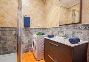 ヘアドライヤー、タオル