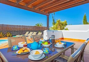 屋外ダイニングエリア