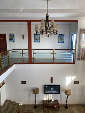 TV LED 64-inch có truyền hình kỹ thuật số 