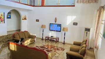 64 inci televisyen LED dengan digital