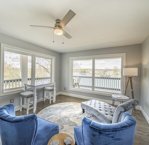 Smart TV, fireplace, stereo