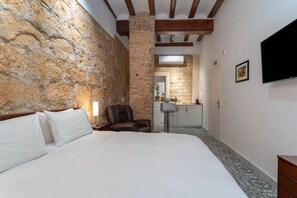 1 bedroom, bed sheets