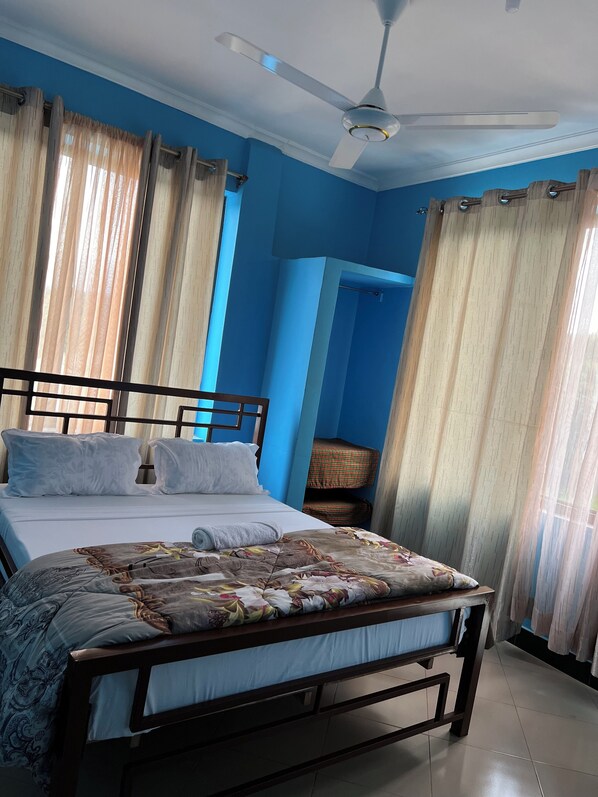 Iron/ironing board, free WiFi, bed sheets