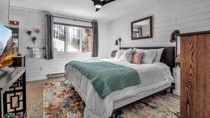 4 habitaciones, tabla de planchar con plancha, wifi y ropa de cama 